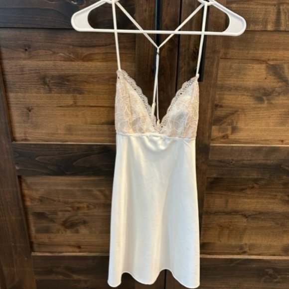 Flora Nikrooz Cream Chemise Satin Elegance - Picture 4 of 7